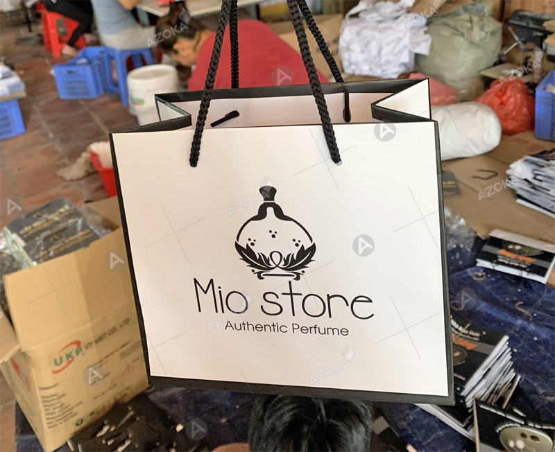 In túi đựng mỹ phẩm bằng giấy cửa hàng Mio Store