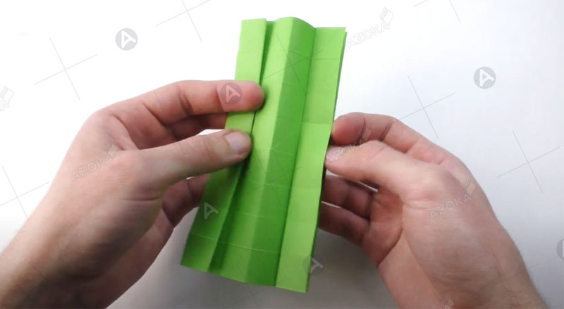Cách gấp hộp giấy đựng quà hình kẹo bước 5