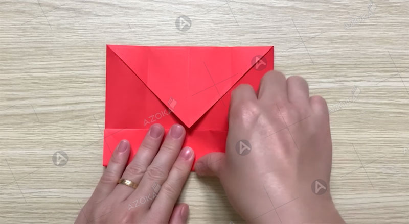 Thực hiện tạo các nếp gấp cho tờ giấy làm hộp giấy hình trái tim bước 5