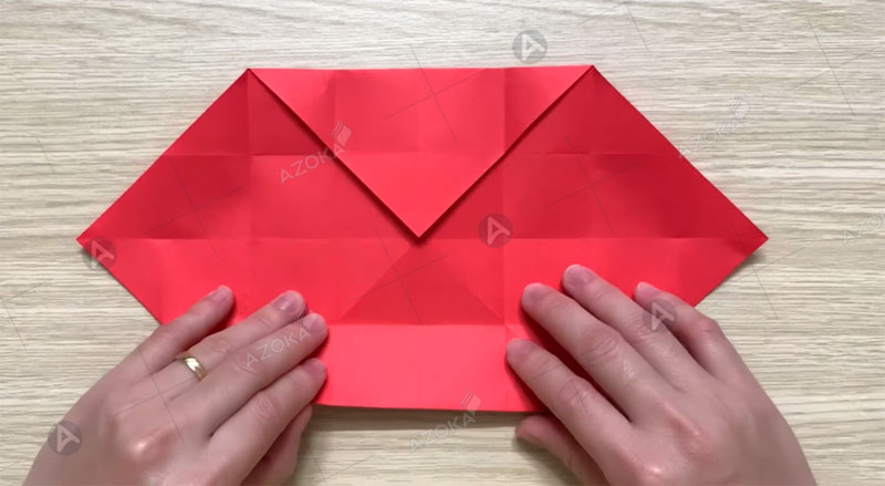 Thực hiện tạo các nếp gấp cho tờ giấy làm hộp giấy hình trái tim bước 6